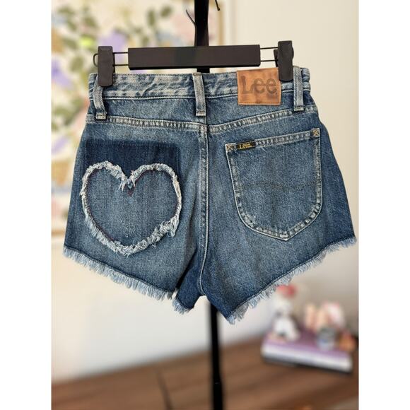 LEE Vintage Modern Distressed "Lee Is Love" Jean Shorts Medium Wash Womens Sz 24 - Picture 4 of 7